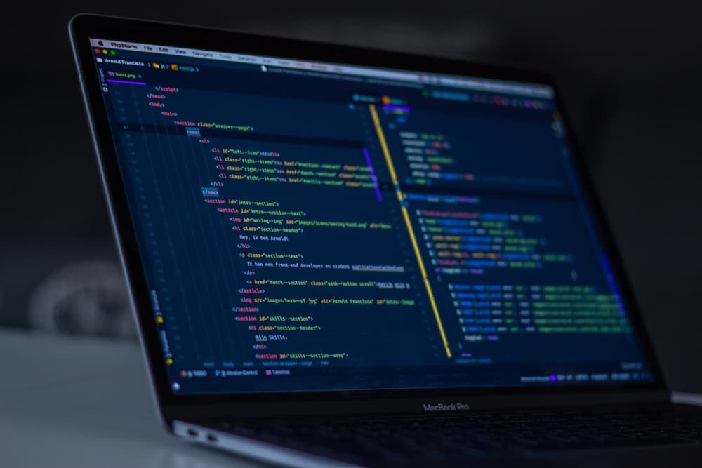 Tela de notebook com código aberto